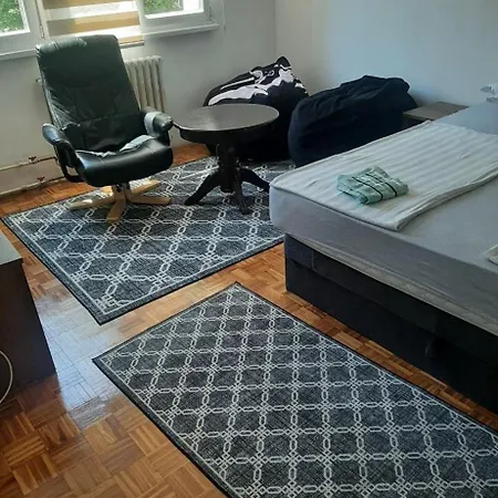Haluge Apartment *