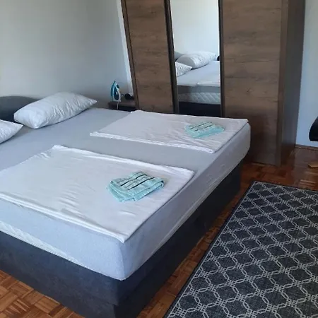 Apartment Haluge *